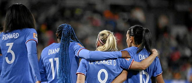 Image de Football. Le huitième de finale de la Coupe du Monde Féminine entre la France et le Maroc a attiré 5,2 millions de téléspectateurs. Il s'agit là du meilleur résultat d'audiences pour l'équipe féminine française jusqu'à présent. A noter que malgré ces chiffres positifs, les audiences restent en retrait par rapport au football masculin. Selon vous, pourquoi le football féminin ne parvient-il pas à rivaliser avec le foot masculin en termes d'audiences ?