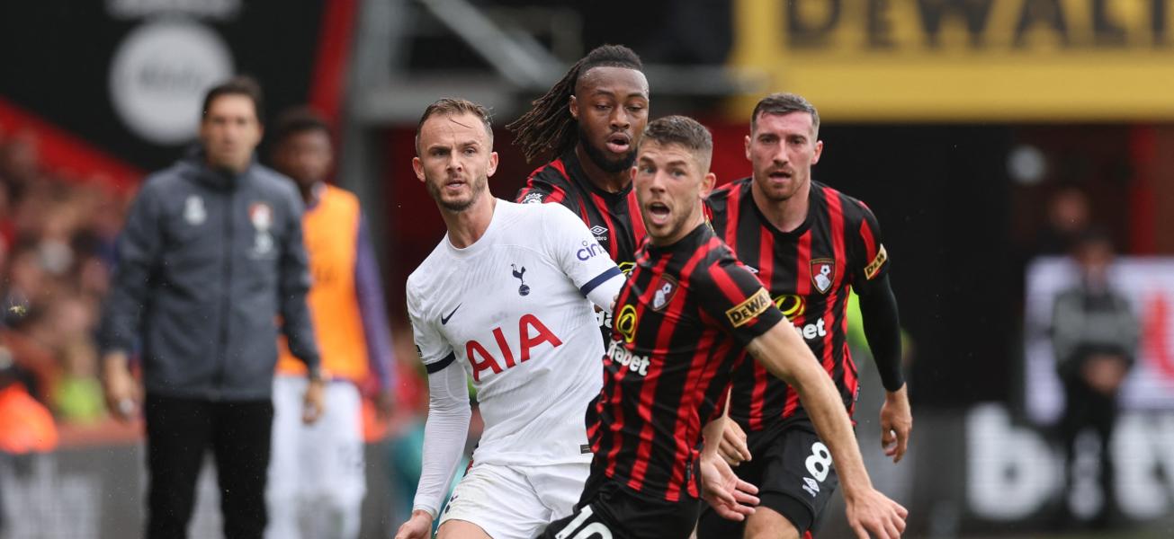 Image de Football. Tottenham continue sa série impressionnante en Premier League avec une victoire 2-0 contre Bournemouth. Cette victoire fait suite à leur succès précédent contre Manchester United. L'équipe de Londres est actuellement invaincue et prend temporairement la tête du classement. Le match a débuté avec une performance solide de Tottenham, guidée par Maddison et Sarr. Bournemouth a résisté vaillamment, mais a finalement cédé après la mi-temps. Que pensez-vous de performance de début de saison ?