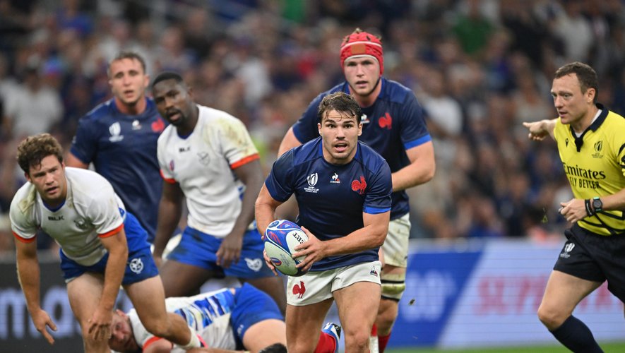 Image de Sport. Face à la Namibie, la France gagné haut la main son troisième match de la Coupe du monde de rugby. Une victoire qui fait oublier sa performance décevante contre l'Uruguay. La présence de Cyril Baille et Jonathan Danty, de retour de blessures, a sans doute apporté de l'énergie à l'équipe. La Namibie, qui connait jusque-là une série de défaites en Coupe du monde, cherchait à surprendre mais ont été confronté à des bleus déterminés à se rattraper. Quelle est votre analyse de la rencontre ?