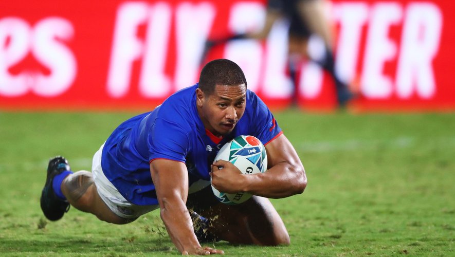 Image de Sport. L'Angleterre est difficilement venu à bout de Samoa lors du match qui les confrontait dans le cadre de la Coupe du monde de rugby. Elle s'est imposée 18-17, grâce à un essai de Danny Care en fin de match. Bien que l'Angleterre ait ouvert le score, les Samoa ont dominé la première période, avec Ah Wong marquant deux essais. La victoire assure que le XV de la Rose termine sa phase de poules sans défaite, tandis que cette défaite prive les Samoa de la 3e place du groupe et d'une qualification pour la Coupe du monde 2027. Comment l'Angleterre préparera-t-elle son jeu pour les quarts de finale?